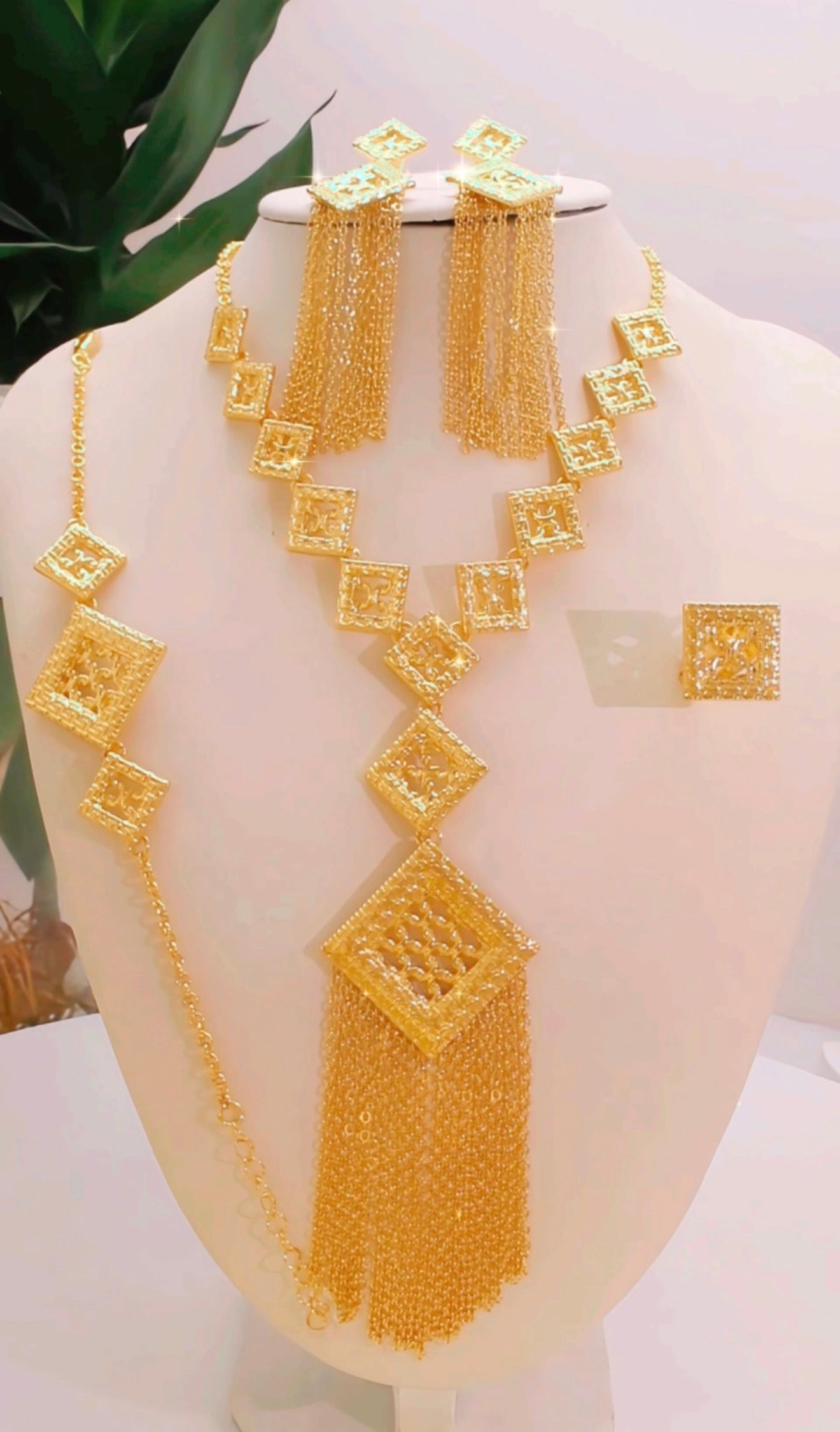 💎 رسوم الشحن مطلية بالذهب عيار 18