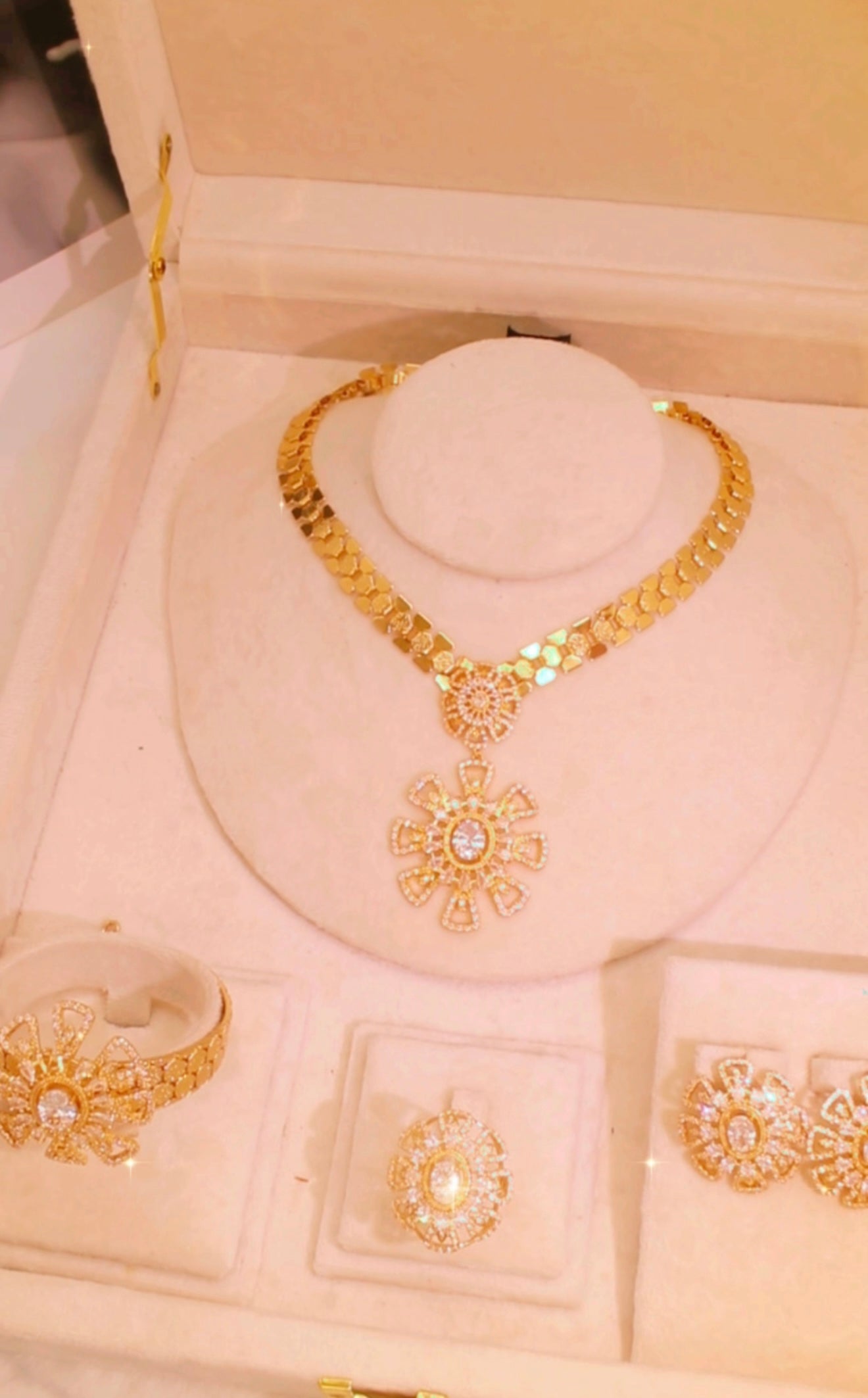 💎 رسوم الشحن مطلية بالذهب عيار 18