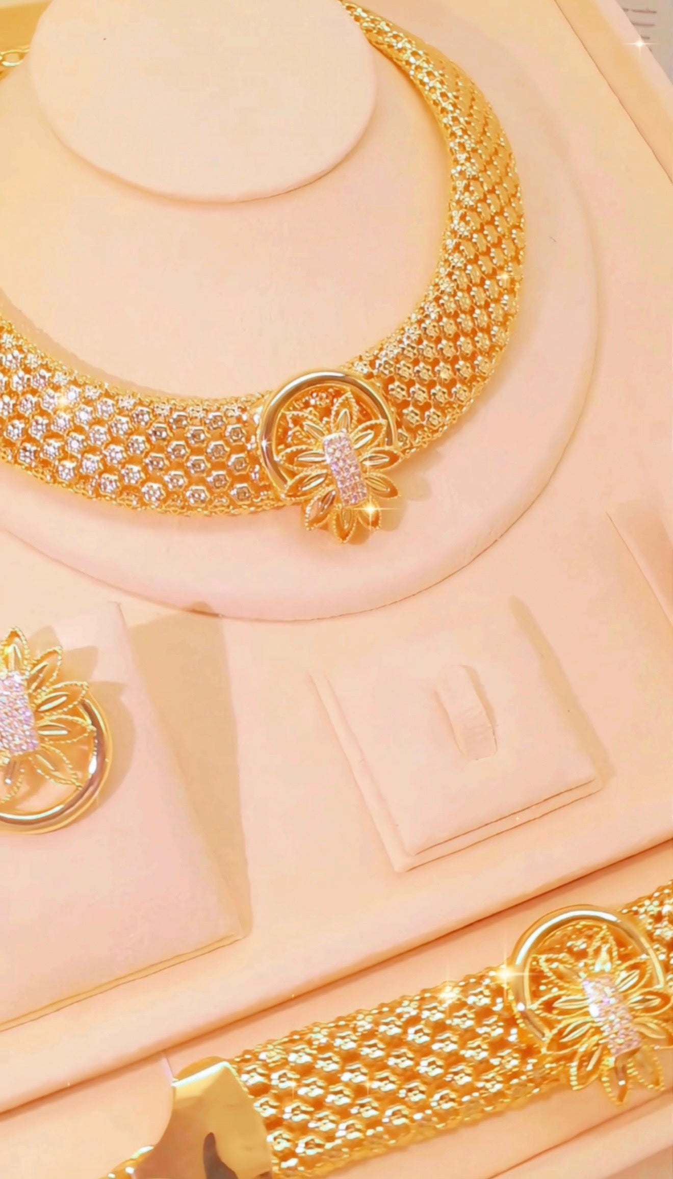 💎 رسوم الشحن مطلية بالذهب عيار 18