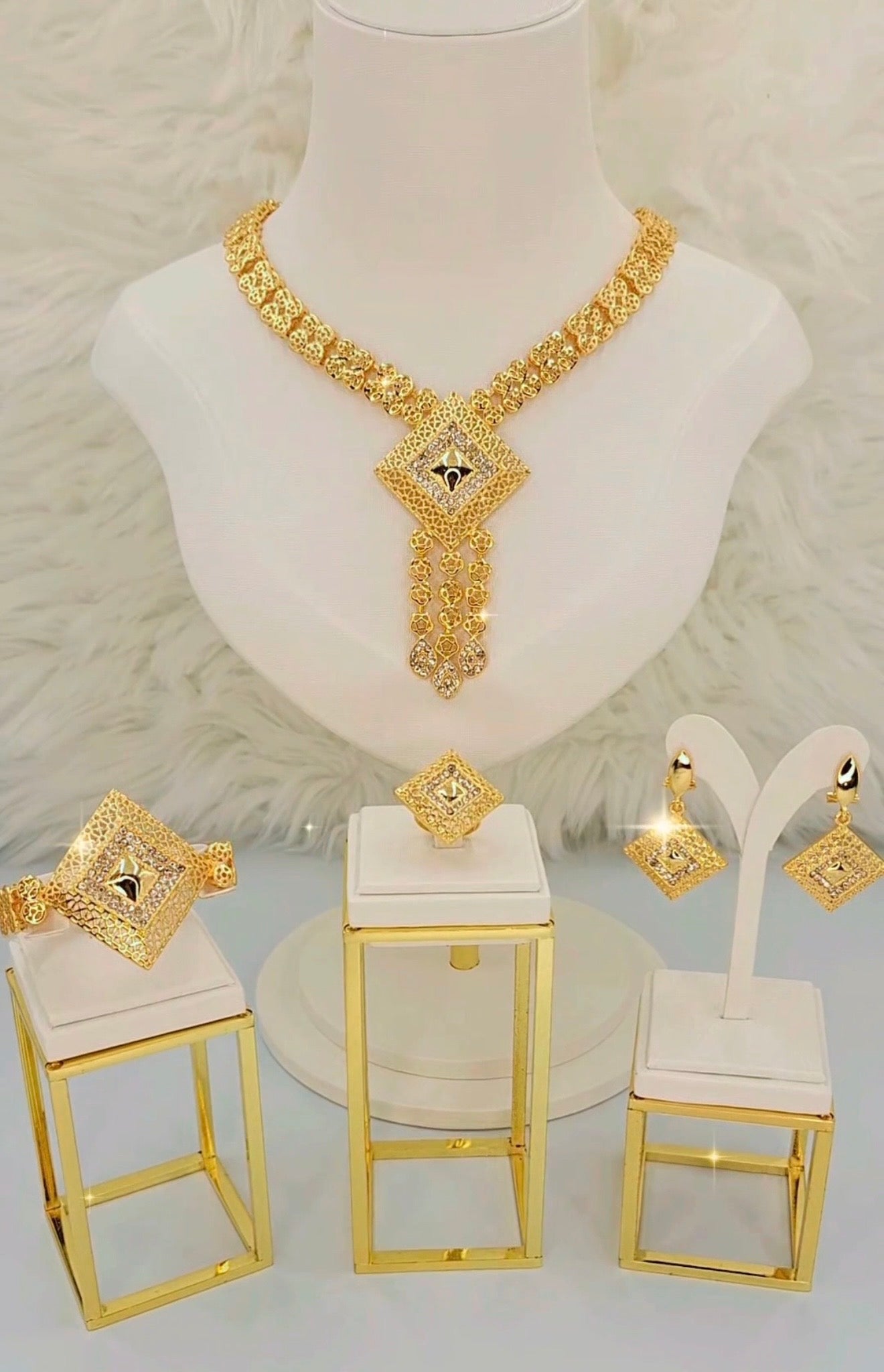 💎 رسوم الشحن مطلية بالذهب عيار 18