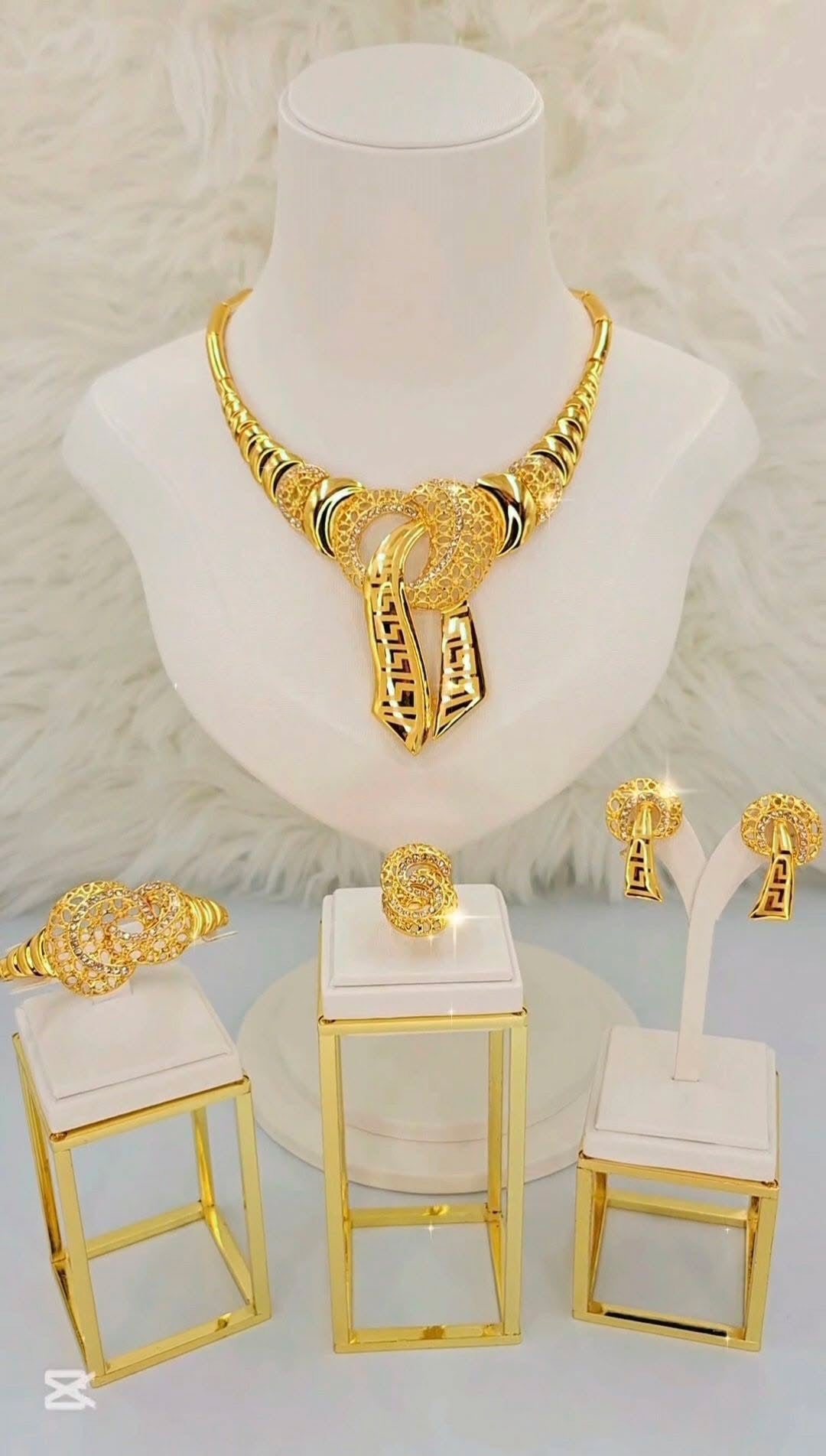 💎 رسوم الشحن مطلية بالذهب عيار 18