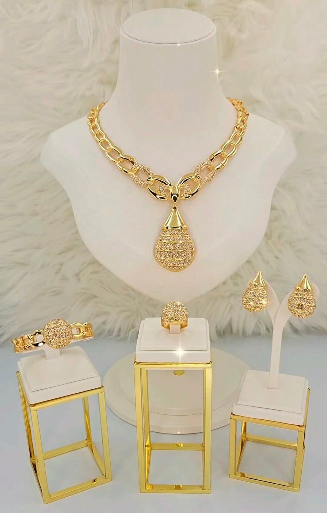 💎 رسوم الشحن مطلية بالذهب عيار 18