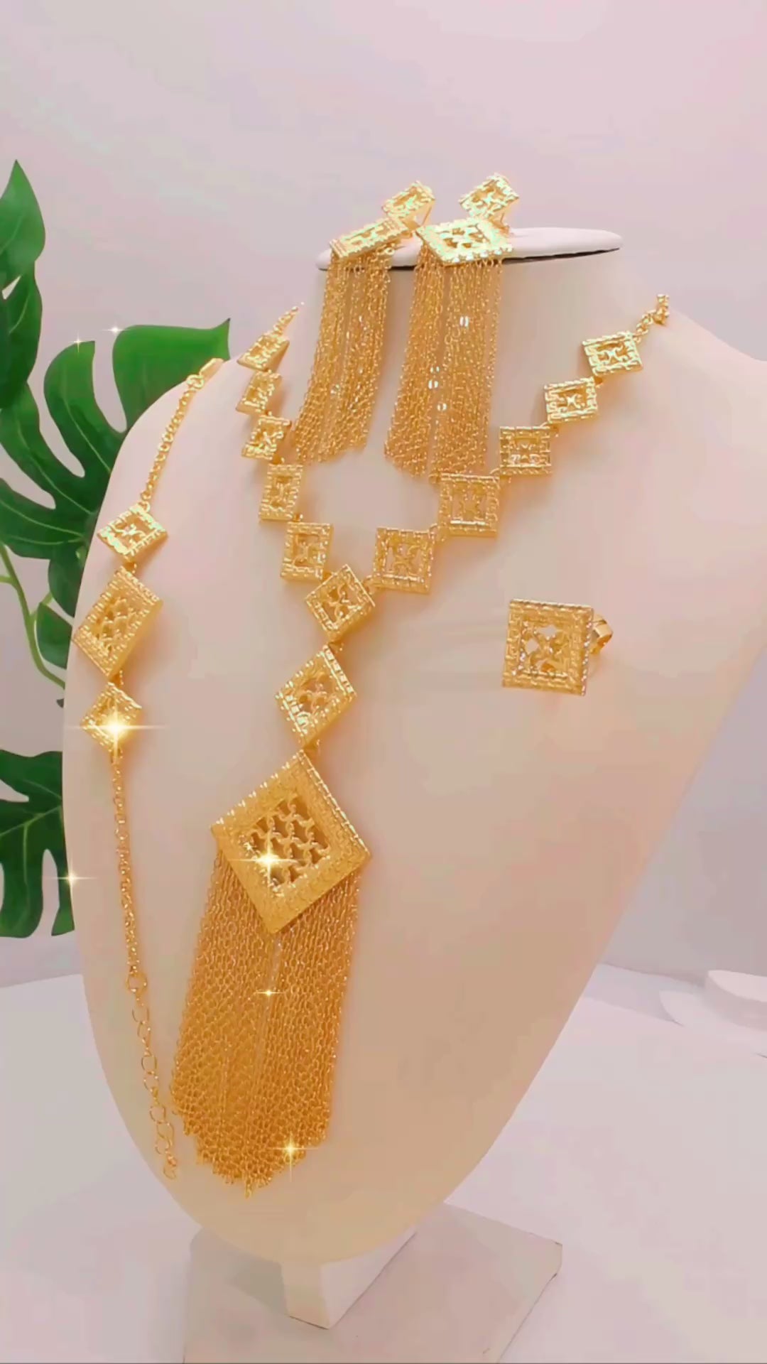 💎 رسوم الشحن مطلية بالذهب عيار 18