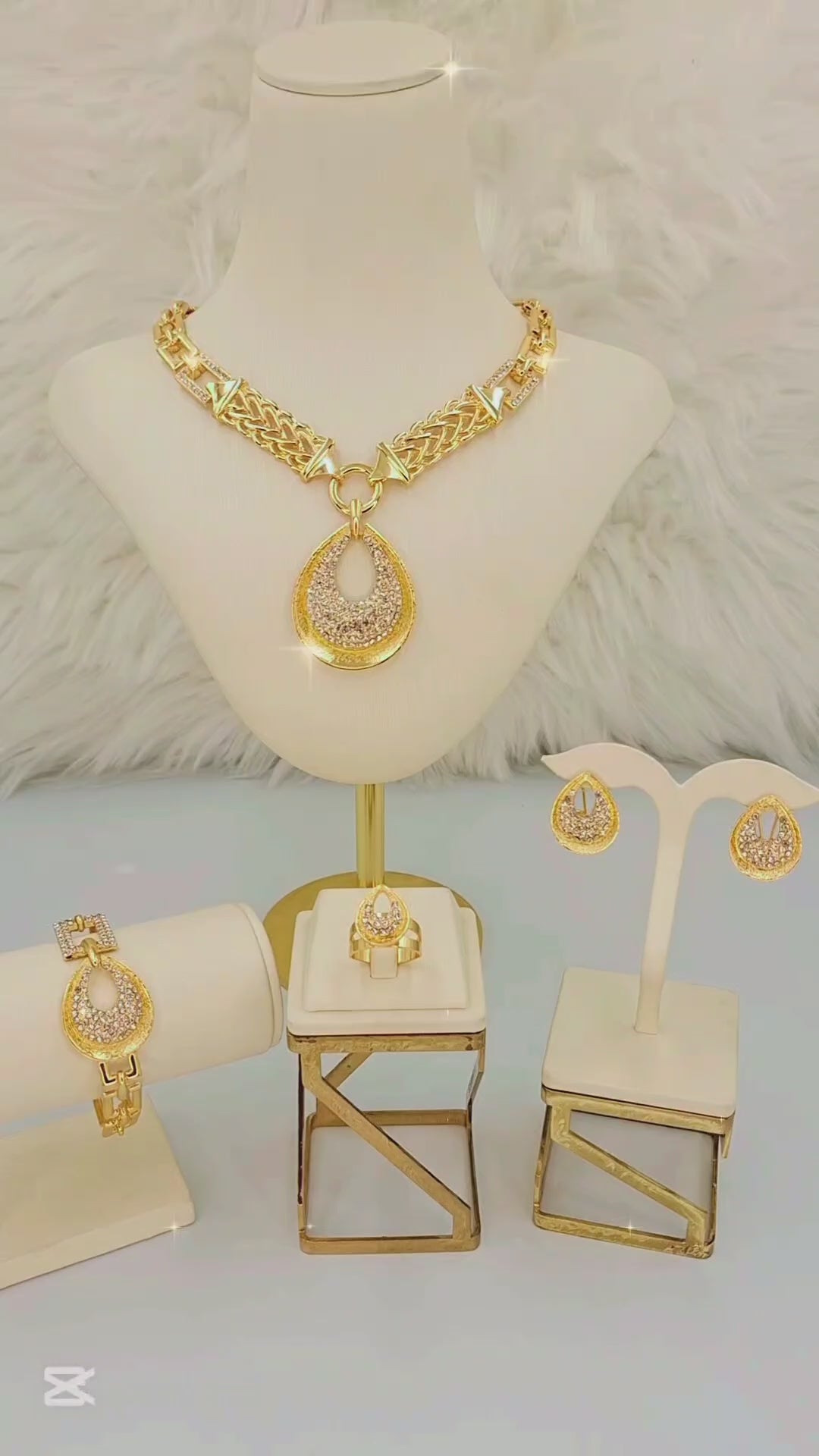 💎 رسوم الشحن مطلية بالذهب عيار 18