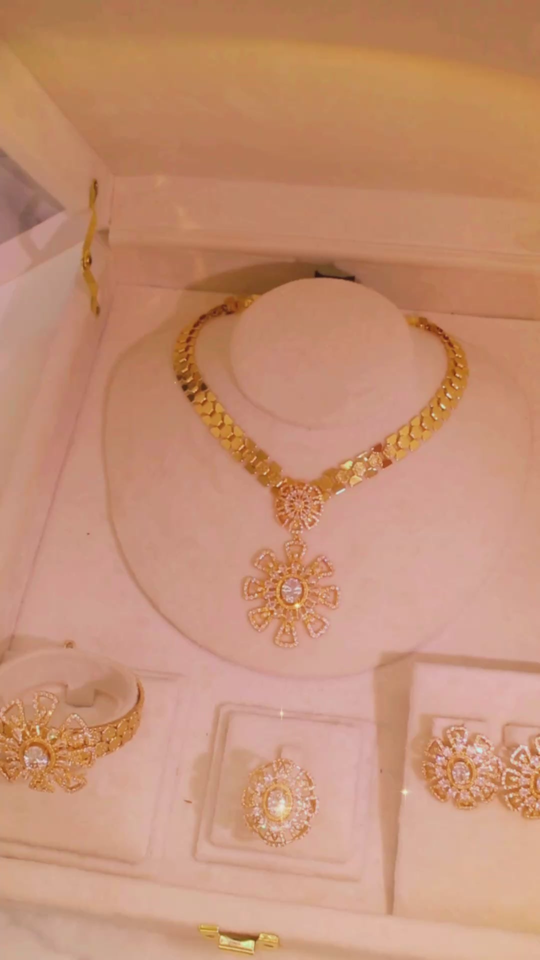 💎 رسوم الشحن مطلية بالذهب عيار 18