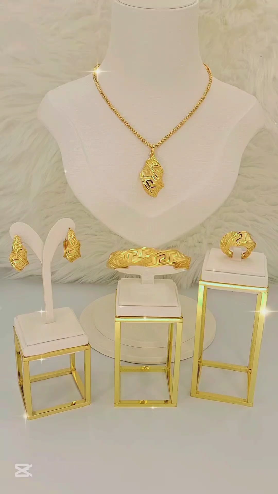 💎 رسوم الشحن مطلية بالذهب عيار 18